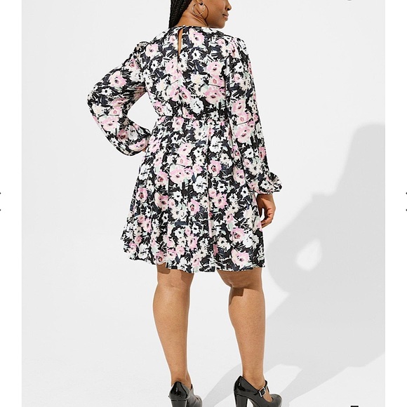 NWT Torrid Bubble Charmeuse Babydoll Dress - Picture 3 of 4